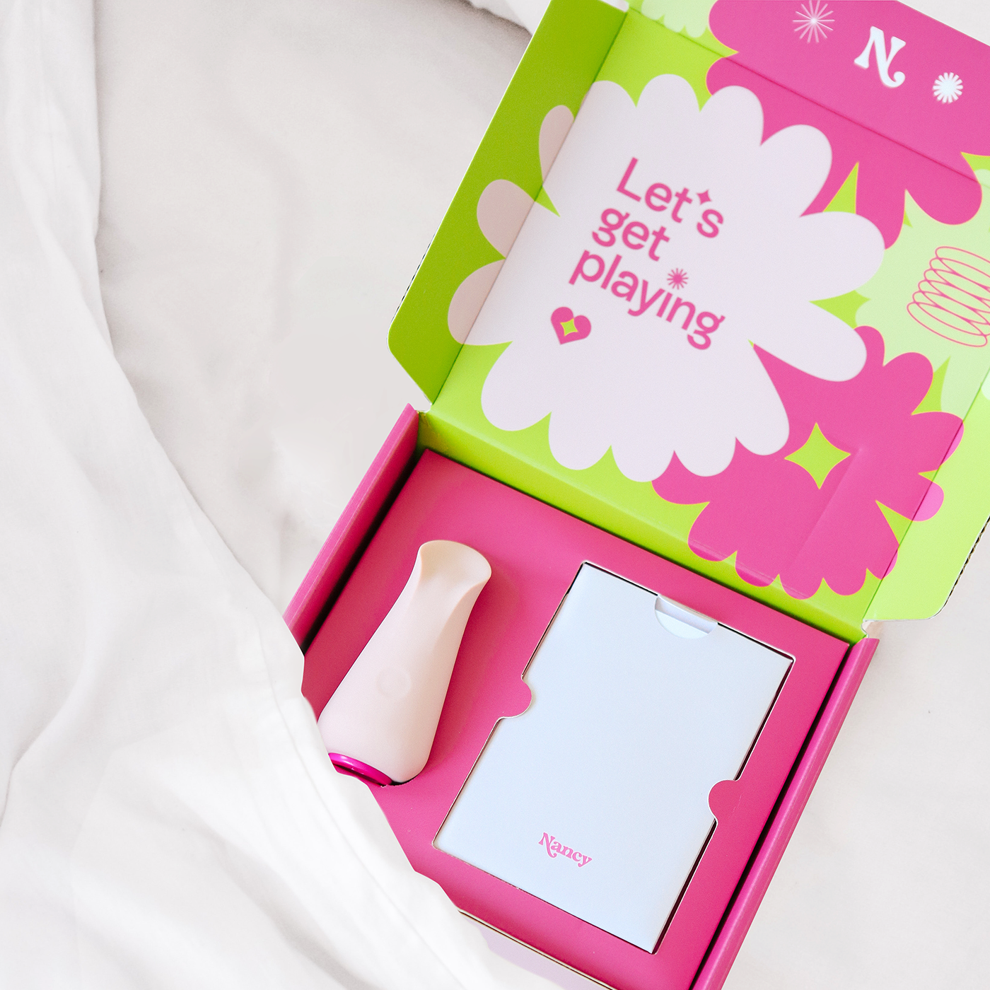 Uno vibrator — in hand